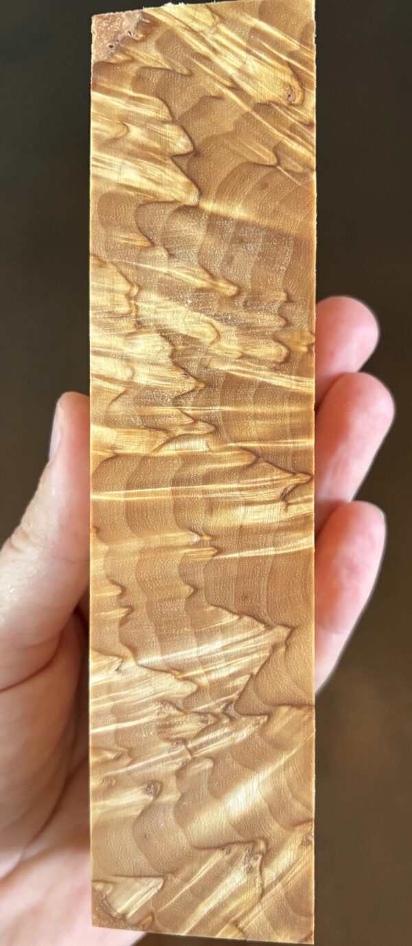 Birch handle - Cross cut blocks. Dimensions: 35*40*170mm